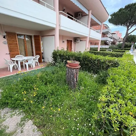 Trilo Simone Piano Terra Con Giardino Vicino Al Mare
